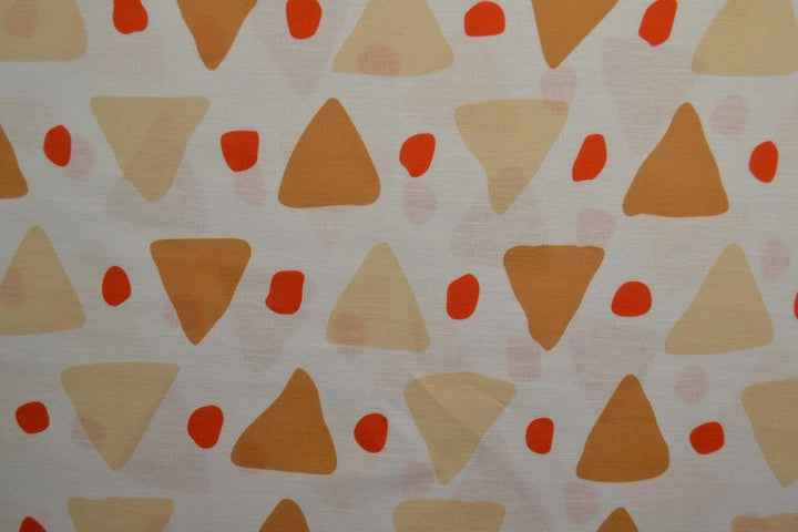 BEIGE HØR MED GRAFISK MØNSTER – BRUN & ORANGE – nærbillede