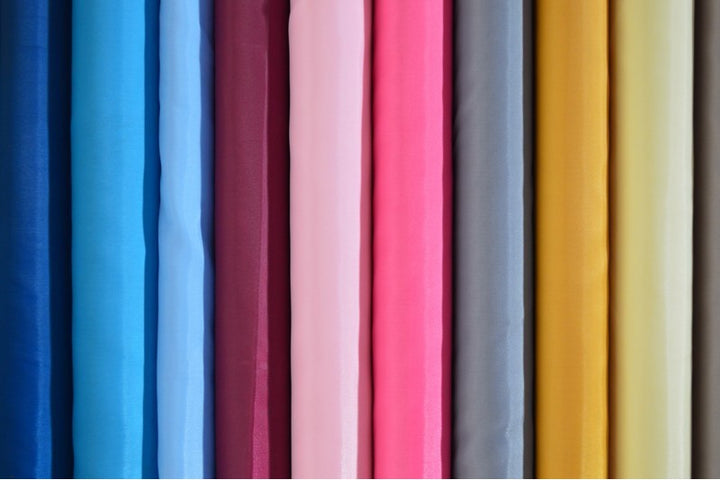 STØVET LYSEROSA POLYESTER FÔR – GLATT, LETT & LETT GLANS