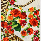 LYS SILKESTOFF MED BLOMSTER OG LEOPARDTRYKK