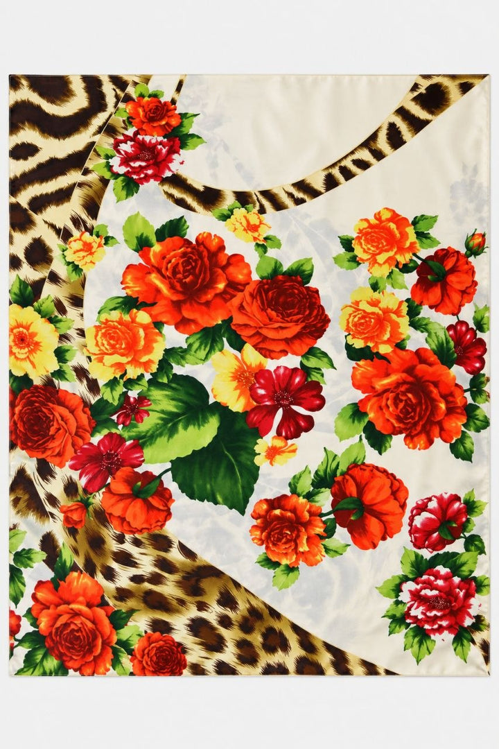 LYS SILKESTOFF MED BLOMSTER OG LEOPARDTRYKK (bilde 1 av 3)