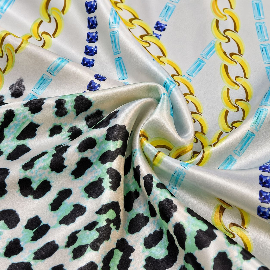 LYS LEOPARD SILKESTOFF MED GULLKJEDER (bilde 3 av 3)