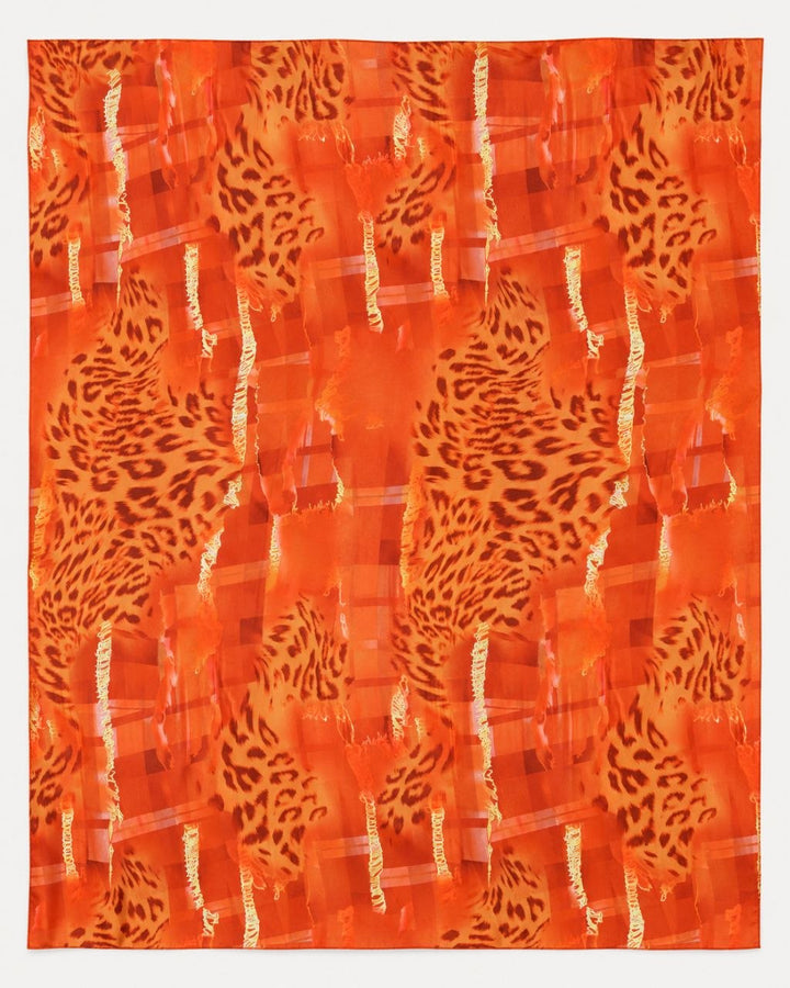 ORANSJE SILKESTOFF MED LEOPARDMØNSTER (bilde 1 av 3)