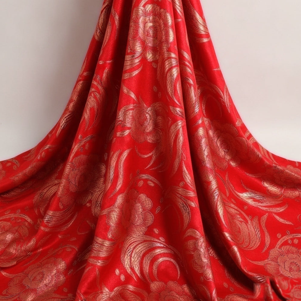 RØD SATENG JACQUARD STOFF MED BLOMSTER (bilde 2 av 3)