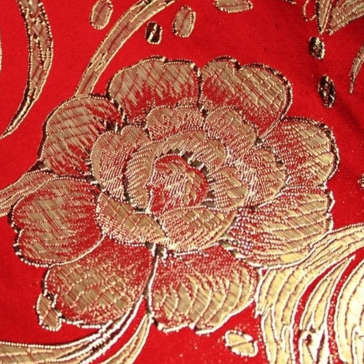 RØD SATENG JACQUARD STOFF MED BLOMSTER (bilde 3 av 3)