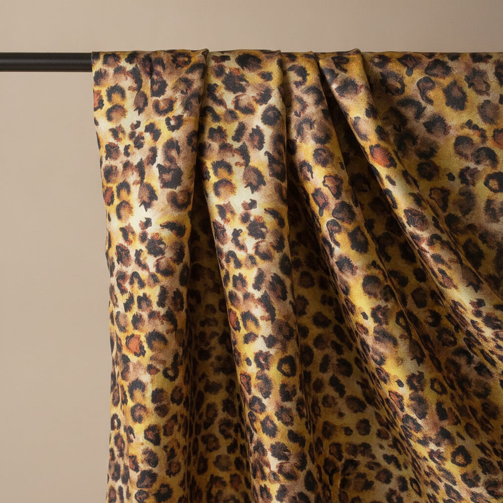 SILKESTOFF MED LEOPARDTRYKK (bilde 2 av 3)