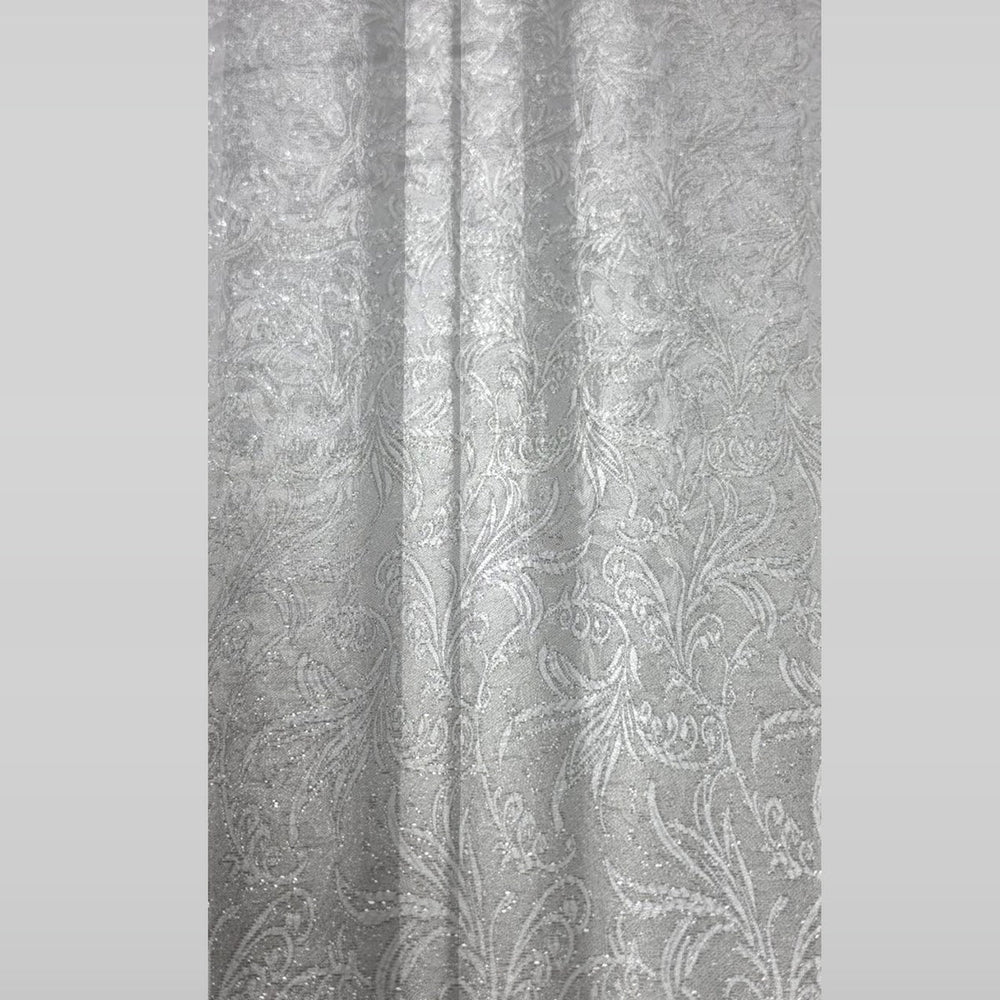 Sølv satengjacquard stoff med blomster — hengende