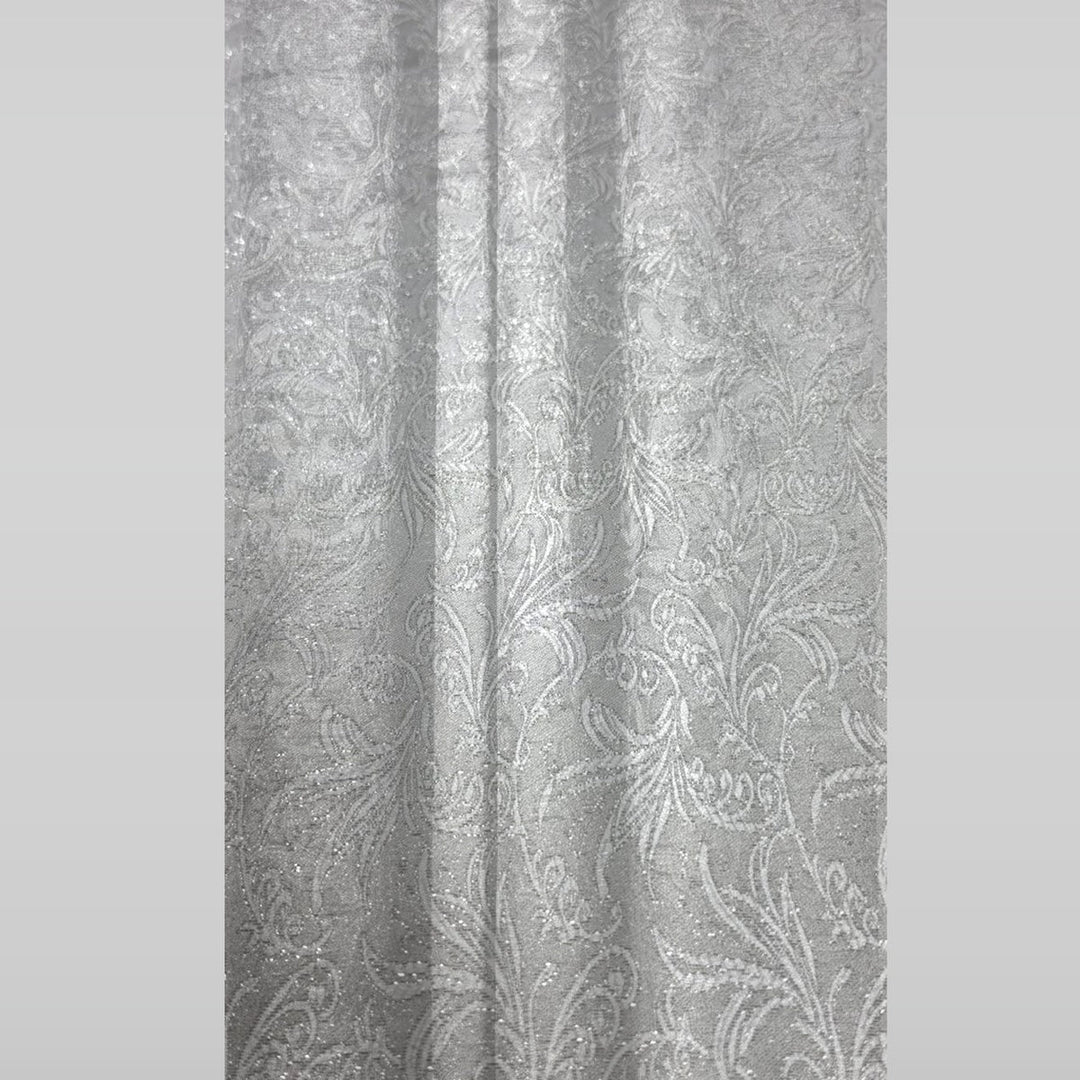 Sølv satengjacquard stoff med blomster — hengende