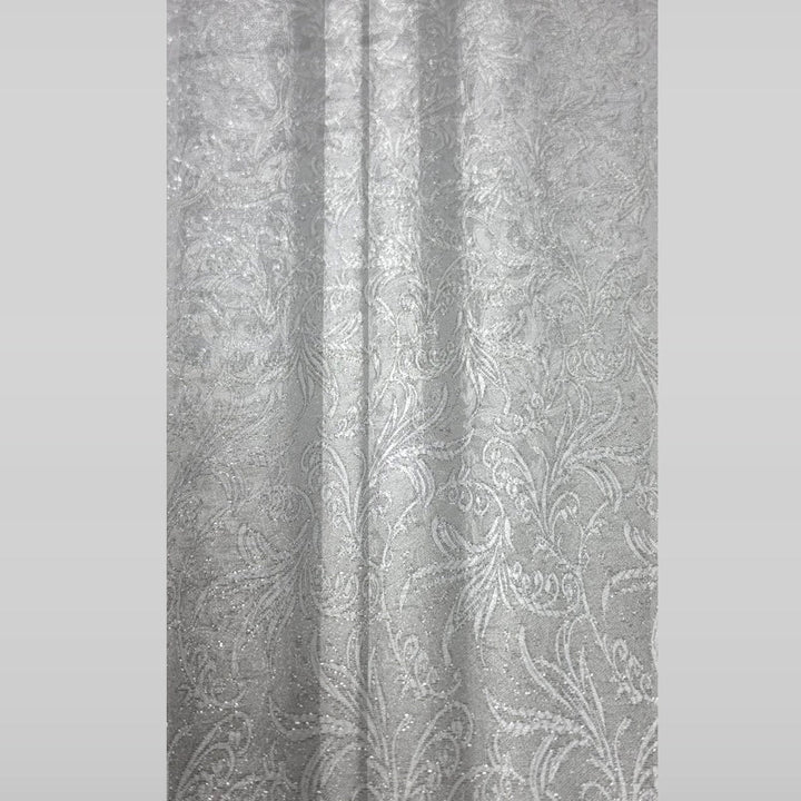 Sølv satengjacquard stoff med blomster — hengende
