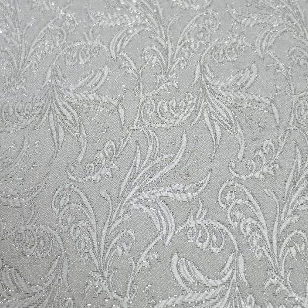 Sølv satengjacquard stoff med blomster — nærbilde