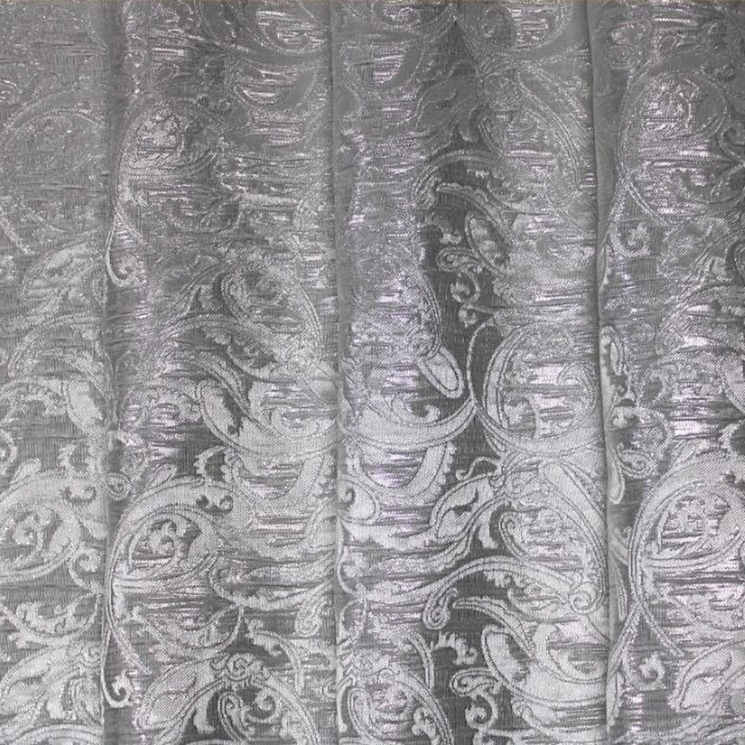 SØLV SATENG JACQUARD STOFF MED BLOMSTERRANKER (bilde 3 av 3)