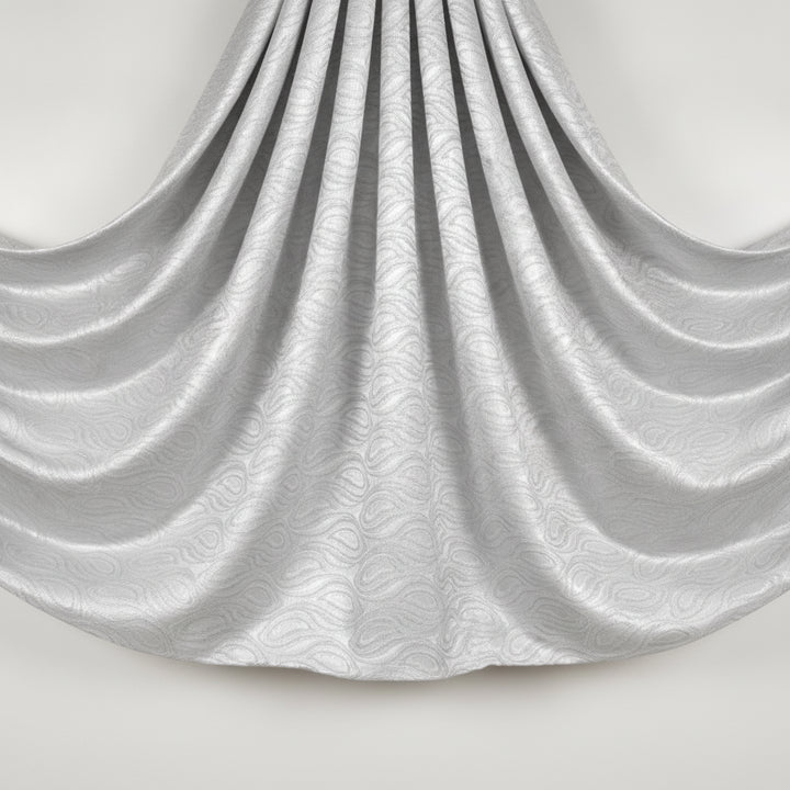 SØLV SATENG JACQUARD STOFF MED DRÅPEMOTIV (bilde 2 av 3)