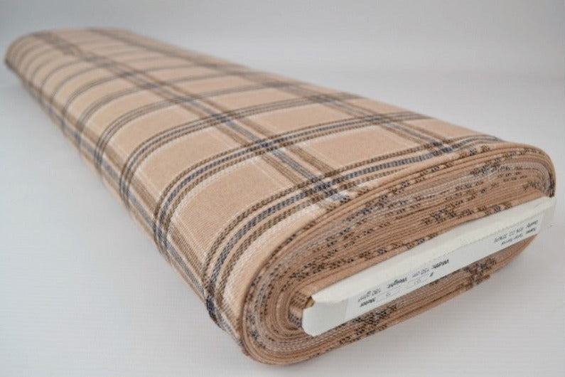 BEIGE SKOTSKRUTET FLANELL M. SORTE OG BLÅ LINJER
