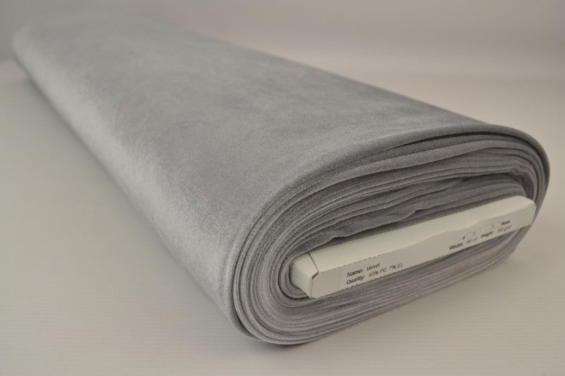 GRÅ VELOUR MED STREKK