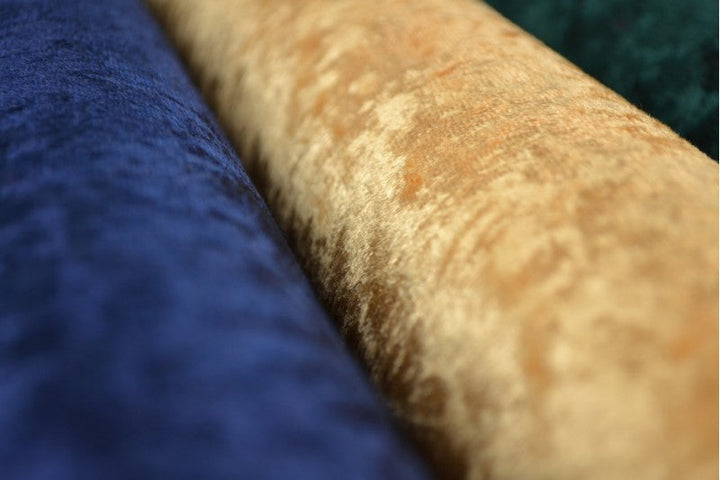 RØDBRUN KNUST VELOUR STOFF – STRIKKET, ELASTISK & GLANSFULLT FALL