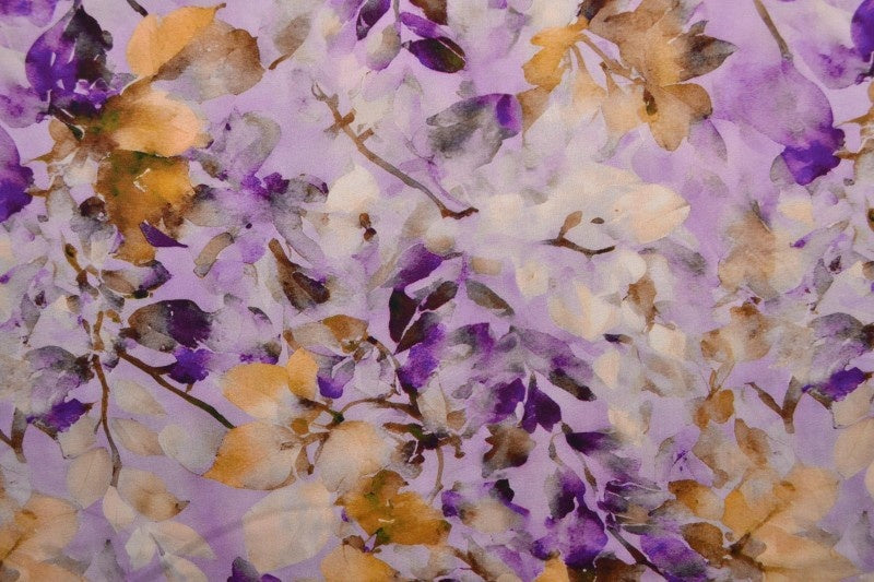 Viskosestoff med akvarell blomstertrykk – lilla & gull (bilde 3 av 9)
