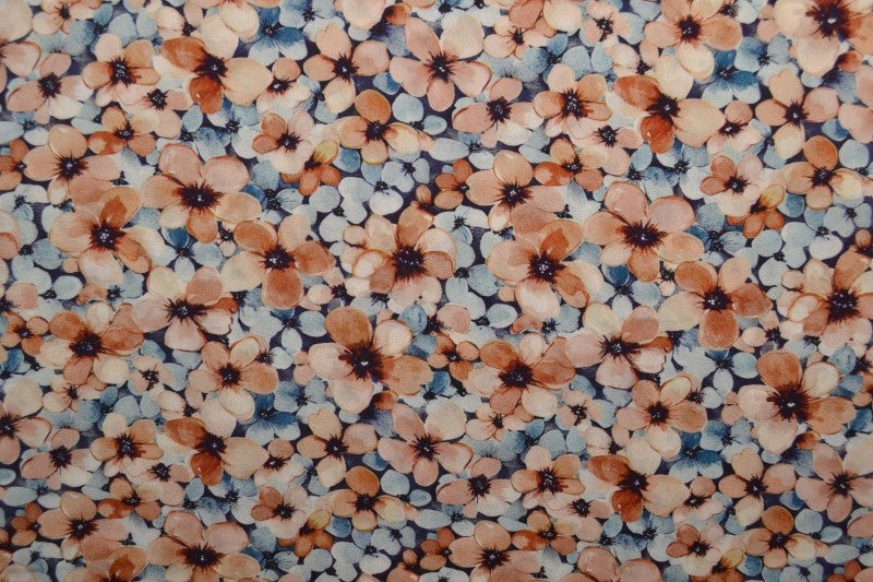Viskosestoff med akvarell blomstertrykk – krem, oransje & blå (bilde 3 av 9)