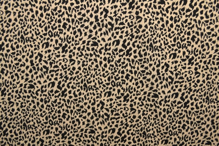 Viskosestoff med mini leopardtrykk – beige & sort (bilde 3 av 9)