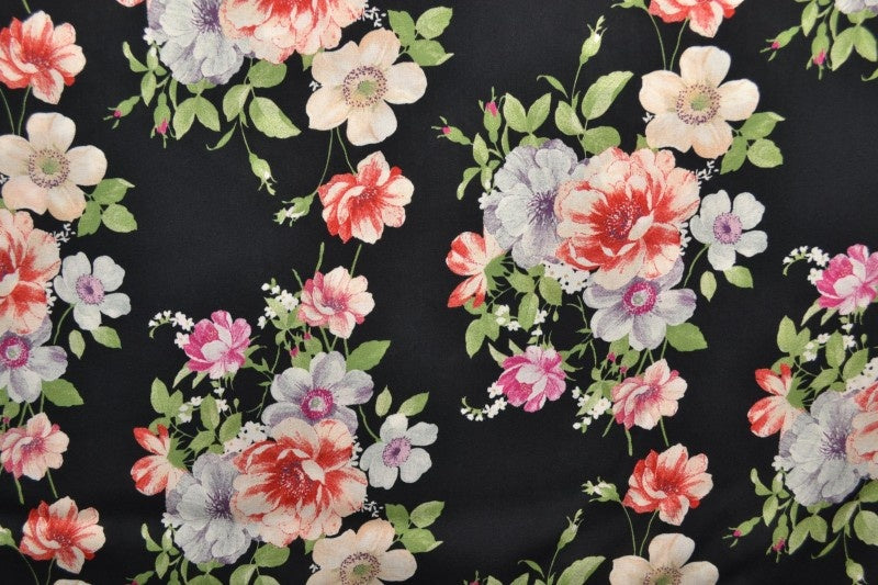 Viskosestoff med romantisk blomstertrykk – sort & flerfarget (bilde 3 av 9)