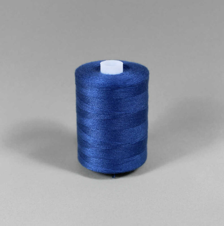 Blå sterk polyester sytråd (bilde 1 av 3)